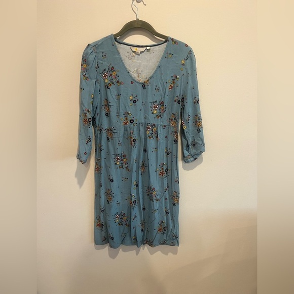 Boden Dresses & Skirts - Biden Floral Blue Dress with 3/4 Sleeves size 6